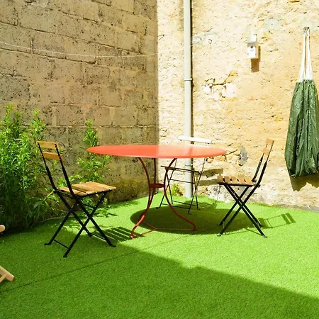 La Courette, Maison Avec Cour Proche בית נופש