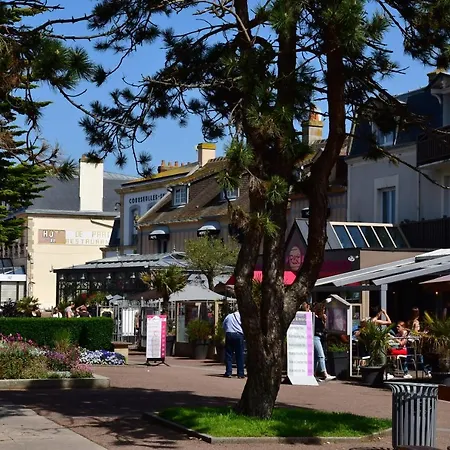 La Courette, Maison Avec Cour Proche