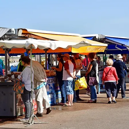 펜션 La Courette, Maison Avec Cour Proche *