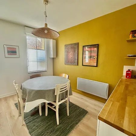 La Courette, Maison Avec Cour Proche בית נופש *