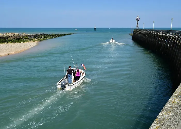 La Courette, Maison Avec Cour Proche Holiday home Graye-sur-Mer