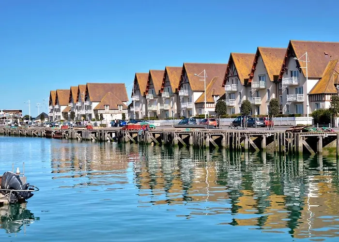La Courette, Maison Avec Cour Proche بيت للعطل *