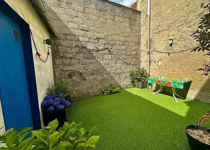 La Courette, Maison Avec Cour Proche بيت للعطل *