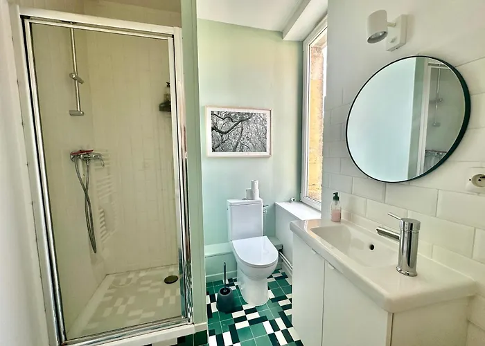 La Courette, Maison Avec Cour Proche بيت للعطل