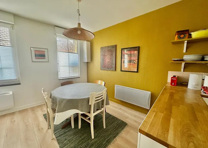 La Courette, Maison Avec Cour Proche بيت للعطل *