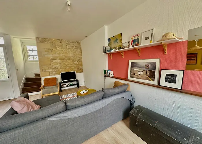 La Courette, Maison Avec Cour Proche بيت للعطل